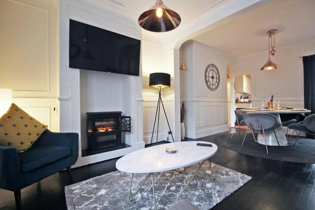 In The Heart Of Chester, Historical & Stylish Εξωτερικό φωτογραφία