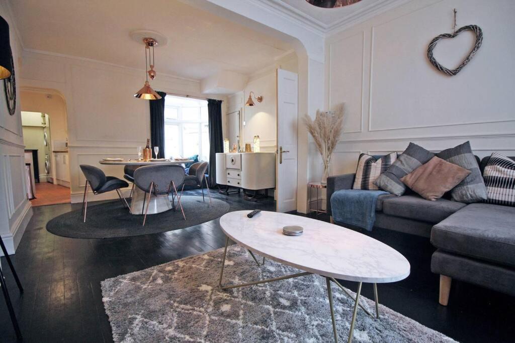 In The Heart Of Chester, Historical & Stylish Εξωτερικό φωτογραφία