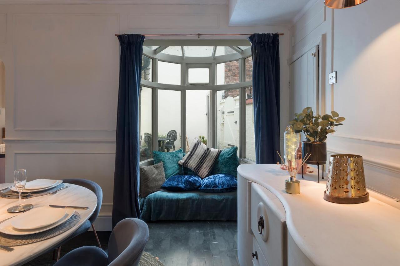 In The Heart Of Chester, Historical & Stylish Εξωτερικό φωτογραφία