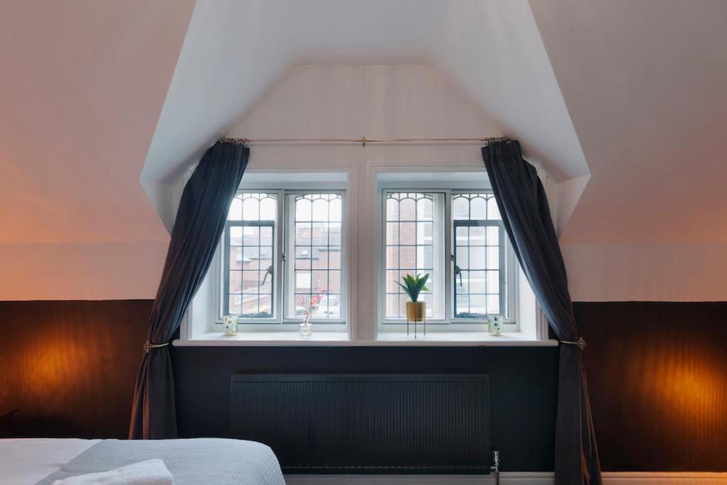 In The Heart Of Chester, Historical & Stylish Εξωτερικό φωτογραφία